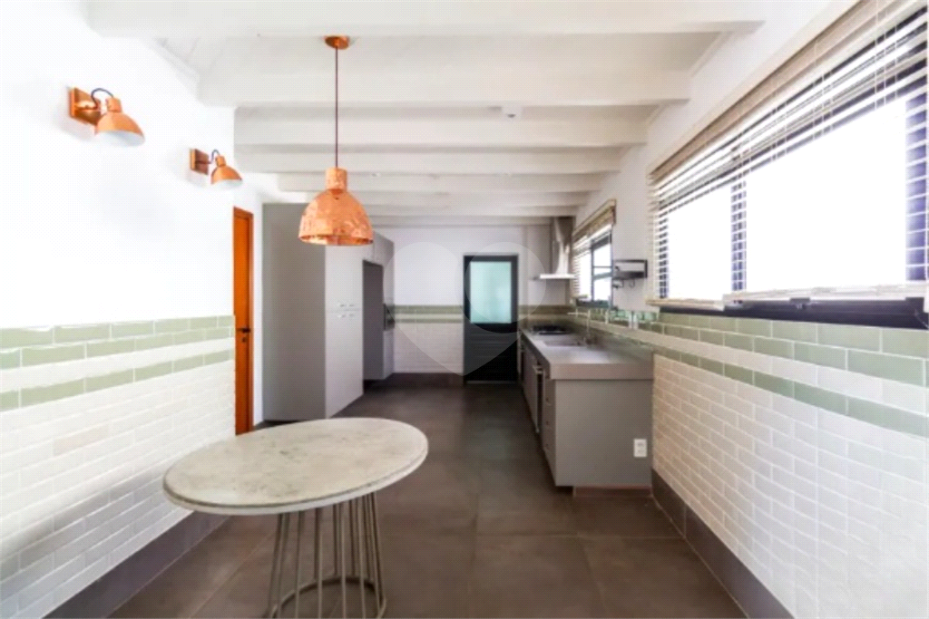 Higienópolis: 2 suítes, varanda envidraçada e vista aberta