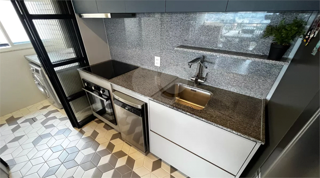 Este amplo e confortável apartamento está situado no vibrante bairro do Limão, em São Paulo