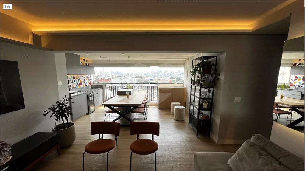 Este amplo e confortável apartamento está situado no vibrante bairro do Limão, em São Paulo