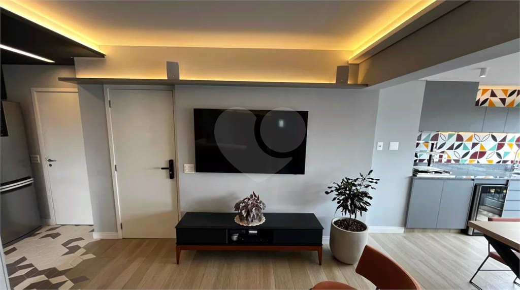 Este amplo e confortável apartamento está situado no vibrante bairro do Limão, em São Paulo