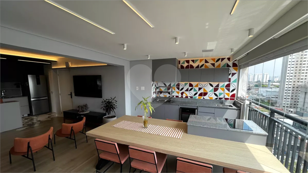 Este amplo e confortável apartamento está situado no vibrante bairro do Limão, em São Paulo