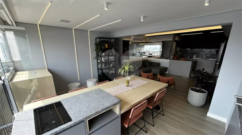 Este amplo e confortável apartamento está situado no vibrante bairro do Limão, em São Paulo