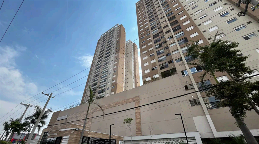 Este amplo e confortável apartamento está situado no vibrante bairro do Limão, em São Paulo