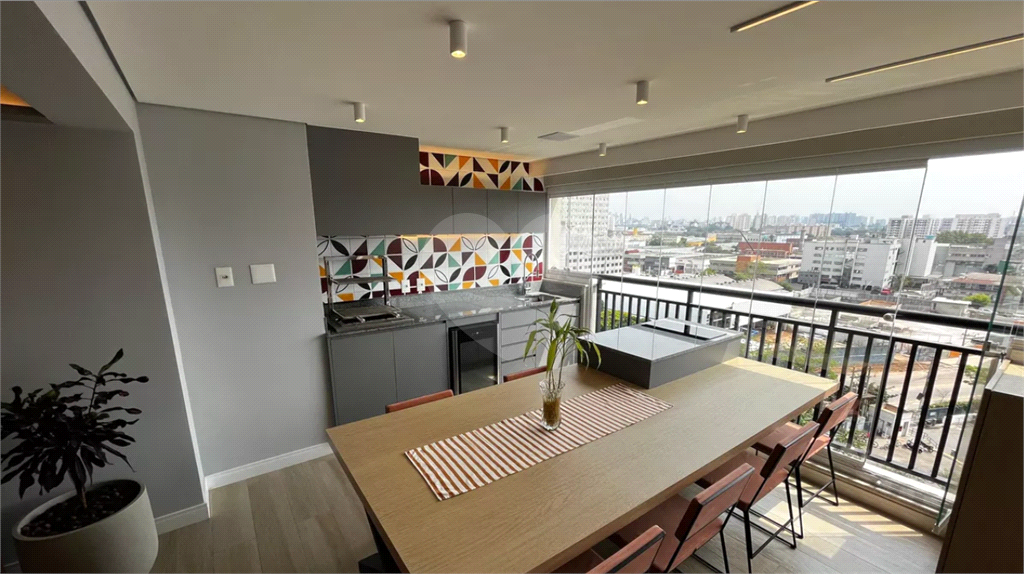 Este amplo e confortável apartamento está situado no vibrante bairro do Limão, em São Paulo