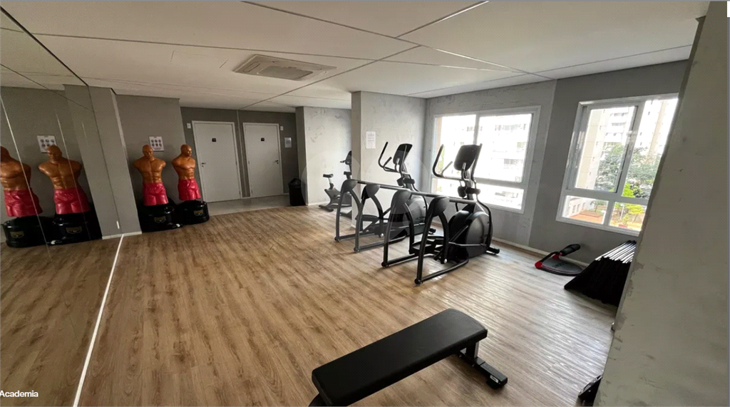 Este amplo e confortável apartamento está situado no vibrante bairro do Limão, em São Paulo