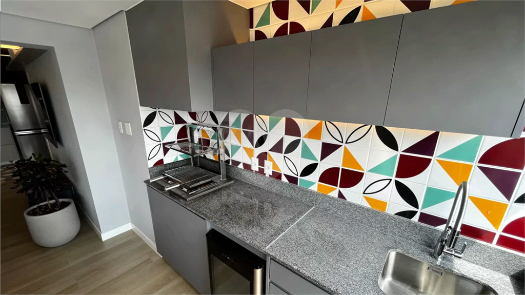 Este amplo e confortável apartamento está situado no vibrante bairro do Limão, em São Paulo