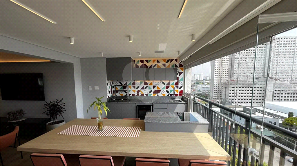 Este amplo e confortável apartamento está situado no vibrante bairro do Limão, em São Paulo