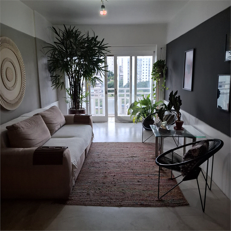 Apartamento Amplo, Reformado e Pronto para Morar!