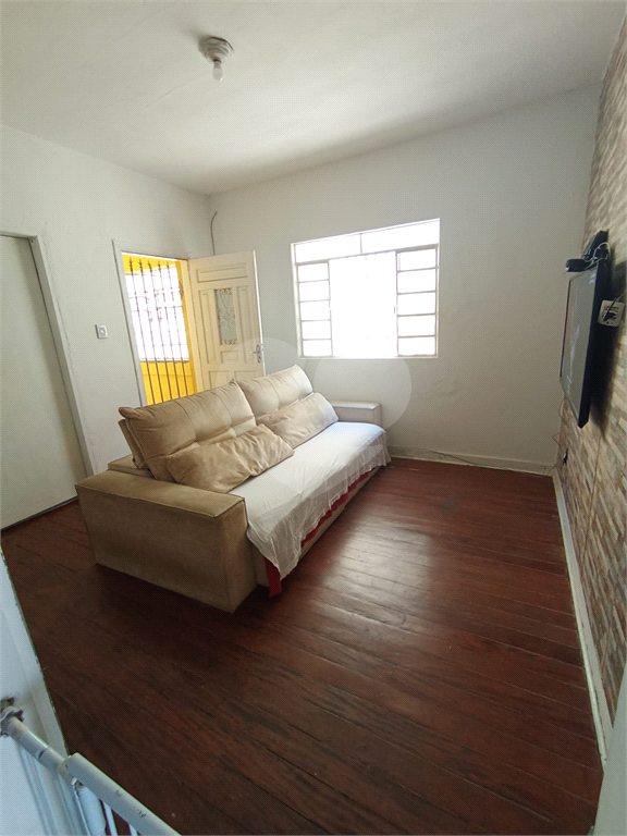 SOBRADO COM 02 CASAS PARA MORADIA E LOCAÇÃO - OTIMA RENTABILIDADE