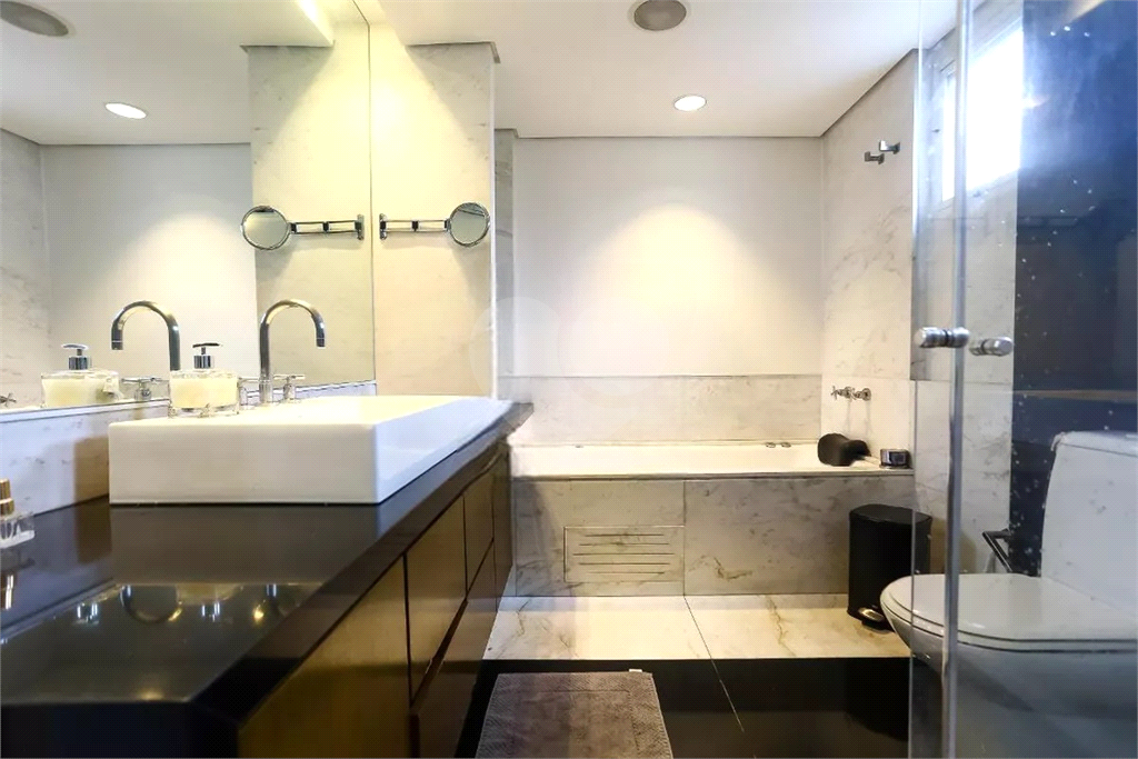 Apartamento à venda com 210m², 2 quartos e 3 vagas