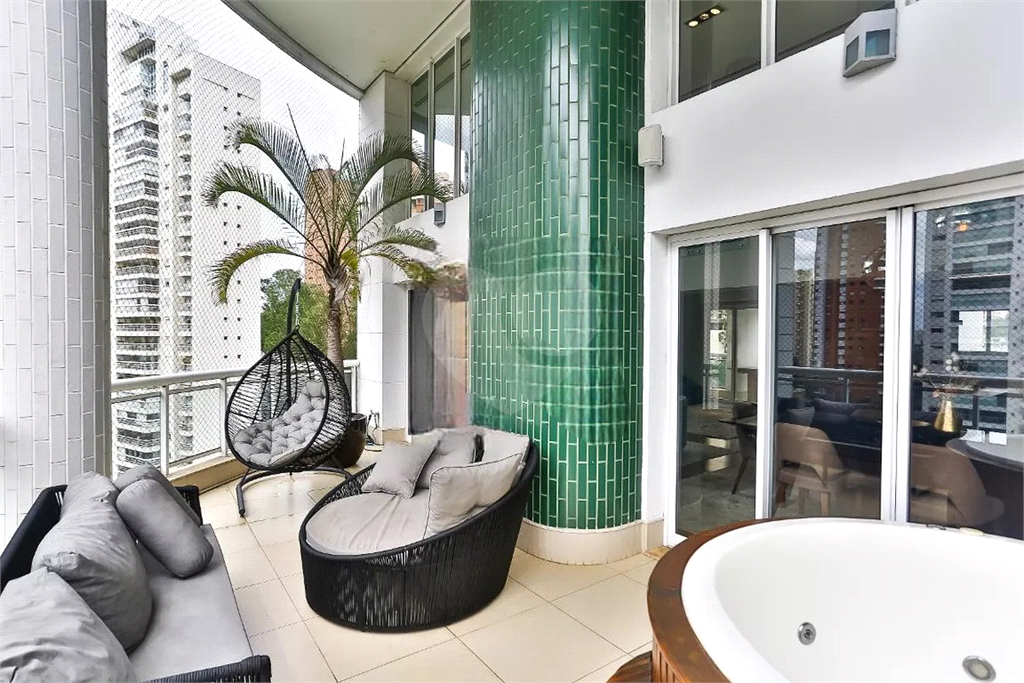 Apartamento à venda com 210m², 2 quartos e 3 vagas