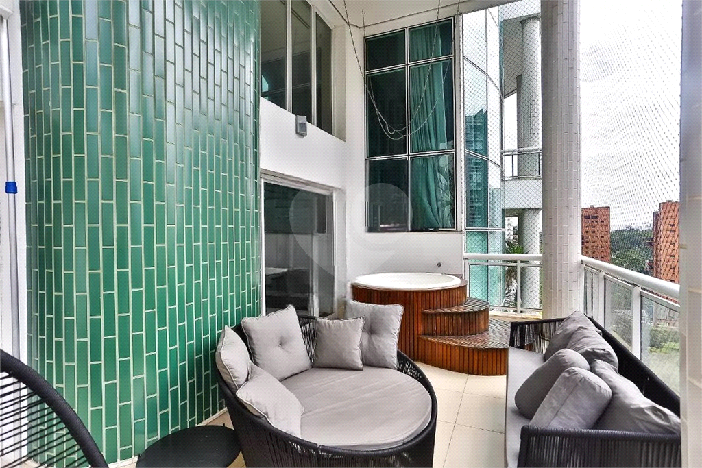 Apartamento à venda com 210m², 2 quartos e 3 vagas