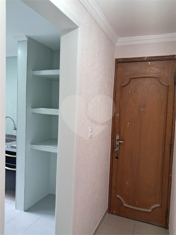 Apartamento com 2 quartos, sala para dois ambientes e vaga de garagem próximo a Estrada do Campo Limpo a 1,7 km da Estação Campo Limpo do metrô.