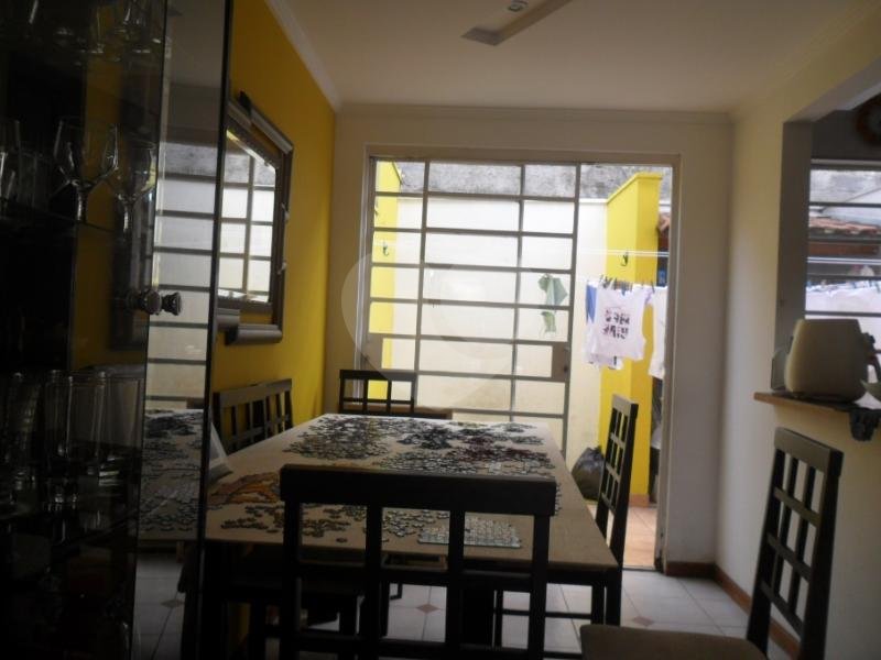 SOBRADO GRACIOSO EM CONDOMÍNIO FECHADO – V. Prudente.