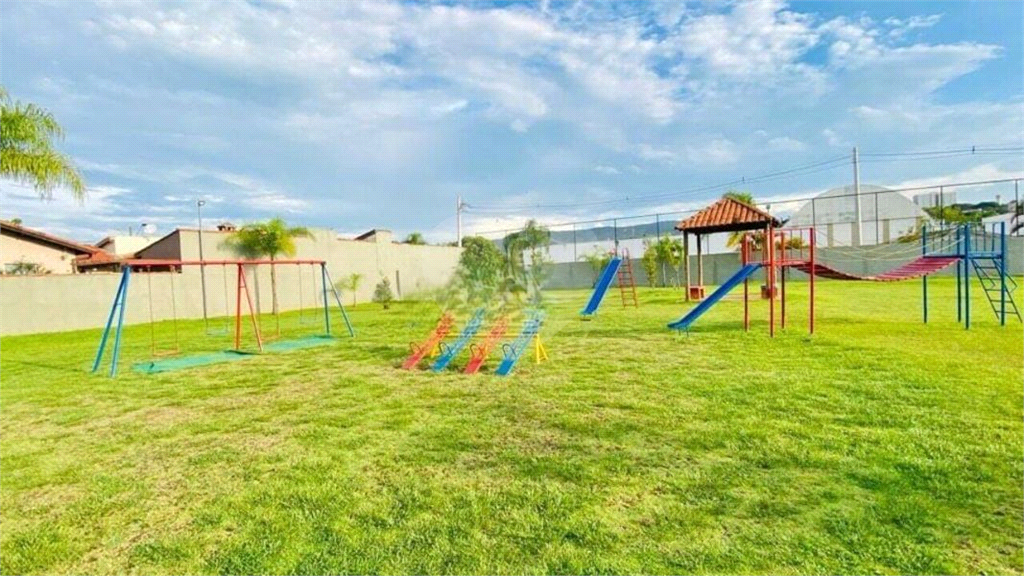 Casa de Condomínio à Venda | 335 m² | 3 dormitórios, 1 suíte | 2 vagas em Atibaia/SP!