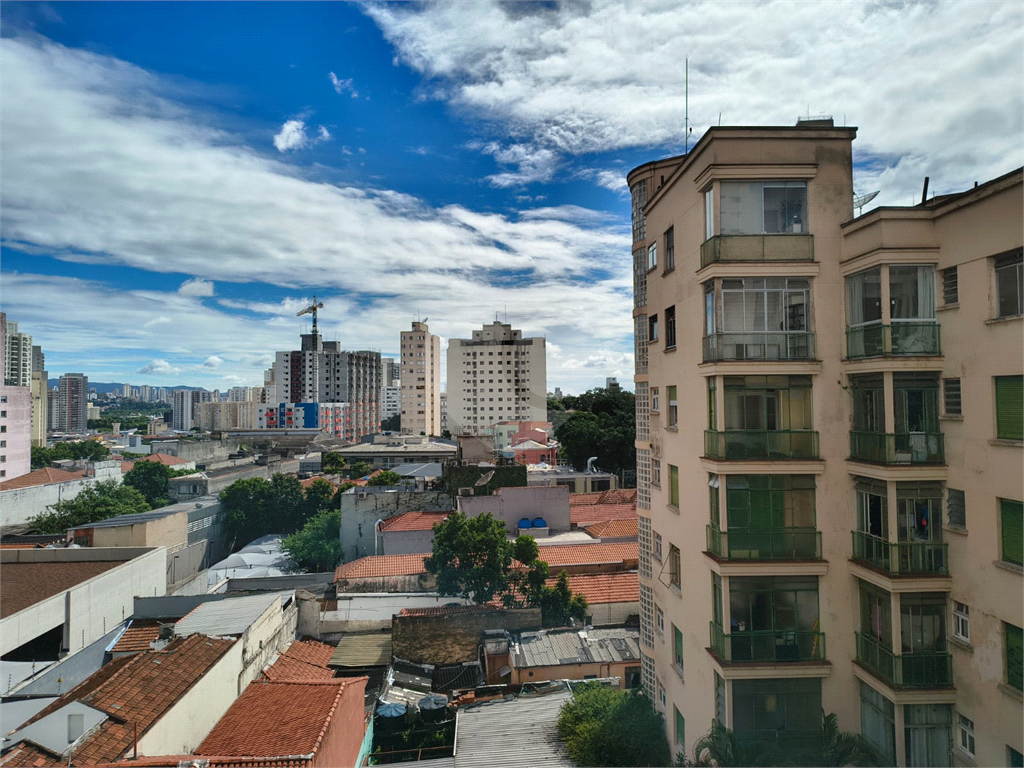 Excelente apartamento, à venda com janelões, ao lado do metrô!

Aproximadamente 100m² de área útil distribuídos em 2 amplos dormitórios, ( com muitas possibilidades, inclusive de fazer suite), pé direto alto, Cozinha ampla podendo abrir para o Living q