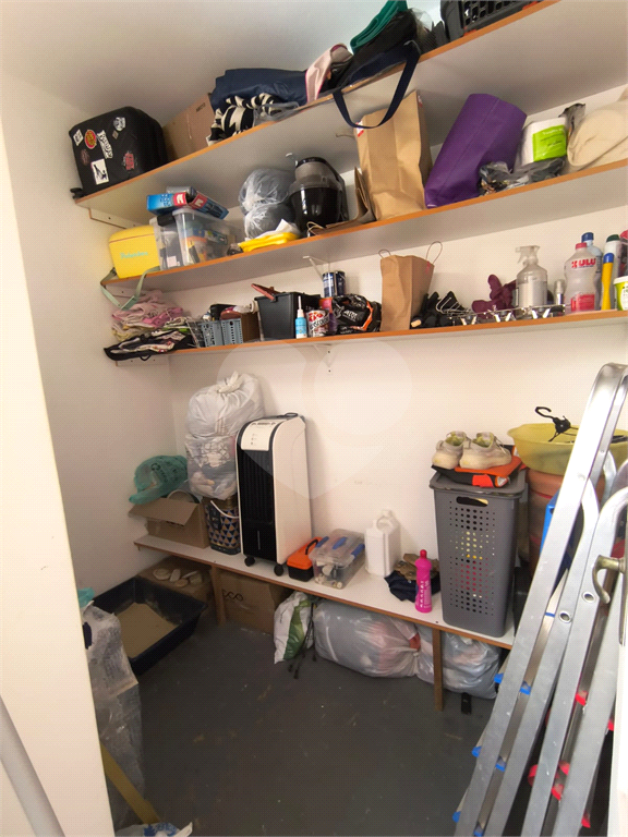 Excelente apartamento, à venda com janelões, ao lado do metrô!

Aproximadamente 100m² de área útil distribuídos em 2 amplos dormitórios, ( com muitas possibilidades, inclusive de fazer suite), pé direto alto, Cozinha ampla podendo abrir para o Living q