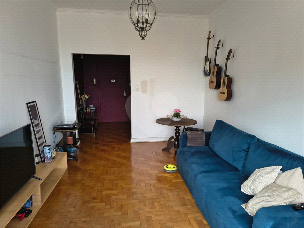 Excelente apartamento, à venda com janelões, ao lado do metrô!

Aproximadamente 100m² de área útil distribuídos em 2 amplos dormitórios, ( com muitas possibilidades, inclusive de fazer suite), pé direto alto, Cozinha ampla podendo abrir para o Living q