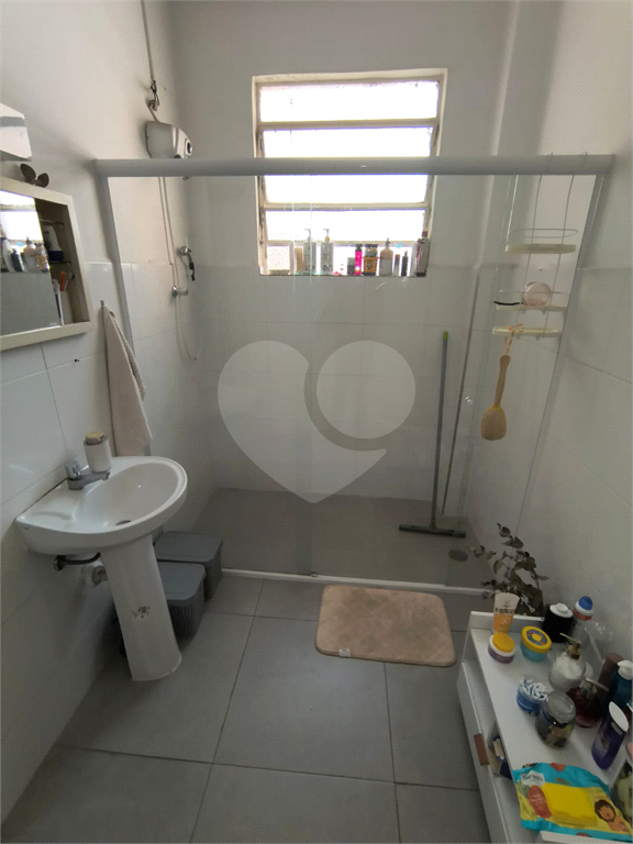 Excelente apartamento, à venda com janelões, ao lado do metrô!

Aproximadamente 100m² de área útil distribuídos em 2 amplos dormitórios, ( com muitas possibilidades, inclusive de fazer suite), pé direto alto, Cozinha ampla podendo abrir para o Living q