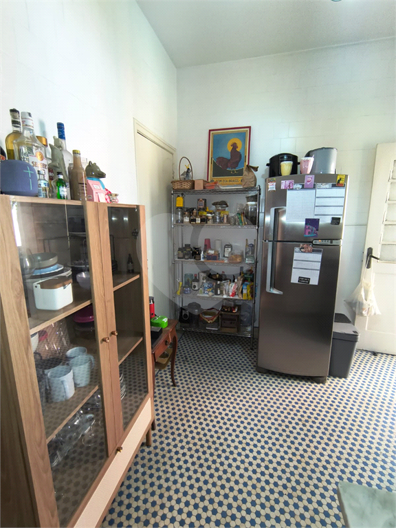 Excelente apartamento, à venda com janelões, ao lado do metrô!

Aproximadamente 100m² de área útil distribuídos em 2 amplos dormitórios, ( com muitas possibilidades, inclusive de fazer suite), pé direto alto, Cozinha ampla podendo abrir para o Living q