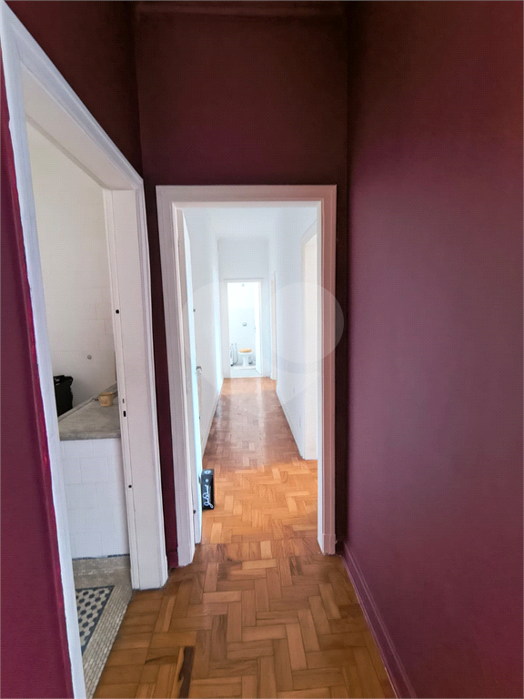 Excelente apartamento, à venda com janelões, ao lado do metrô!

Aproximadamente 100m² de área útil distribuídos em 2 amplos dormitórios, ( com muitas possibilidades, inclusive de fazer suite), pé direto alto, Cozinha ampla podendo abrir para o Living q