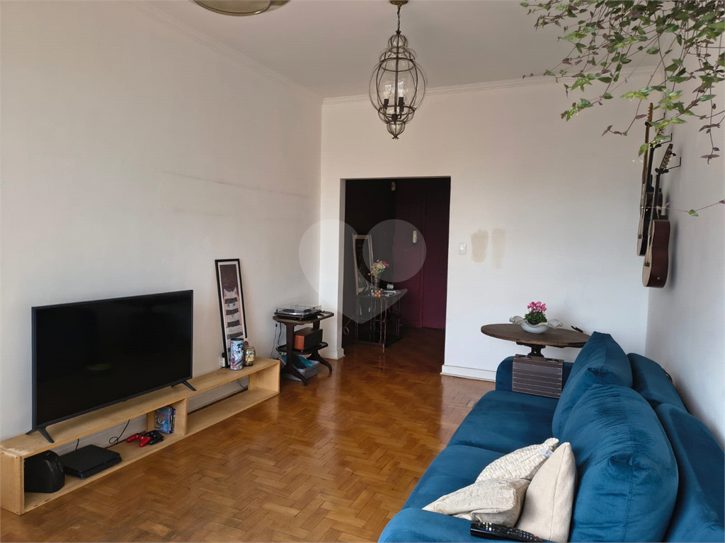 Excelente apartamento, à venda com janelões, ao lado do metrô!

Aproximadamente 100m² de área útil distribuídos em 2 amplos dormitórios, ( com muitas possibilidades, inclusive de fazer suite), pé direto alto, Cozinha ampla podendo abrir para o Living q