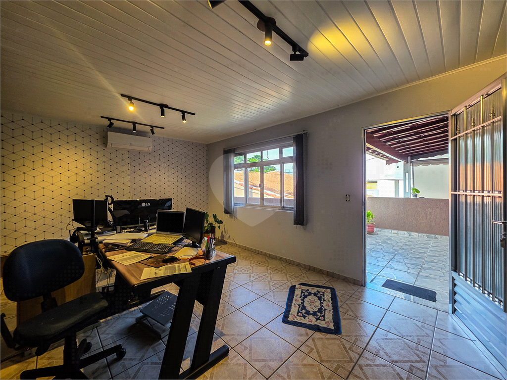 Casa - Jardim Ângela - 4 Quartos / Dormitórios - 1 Vaga - Venda / Compra - Churrasqueira