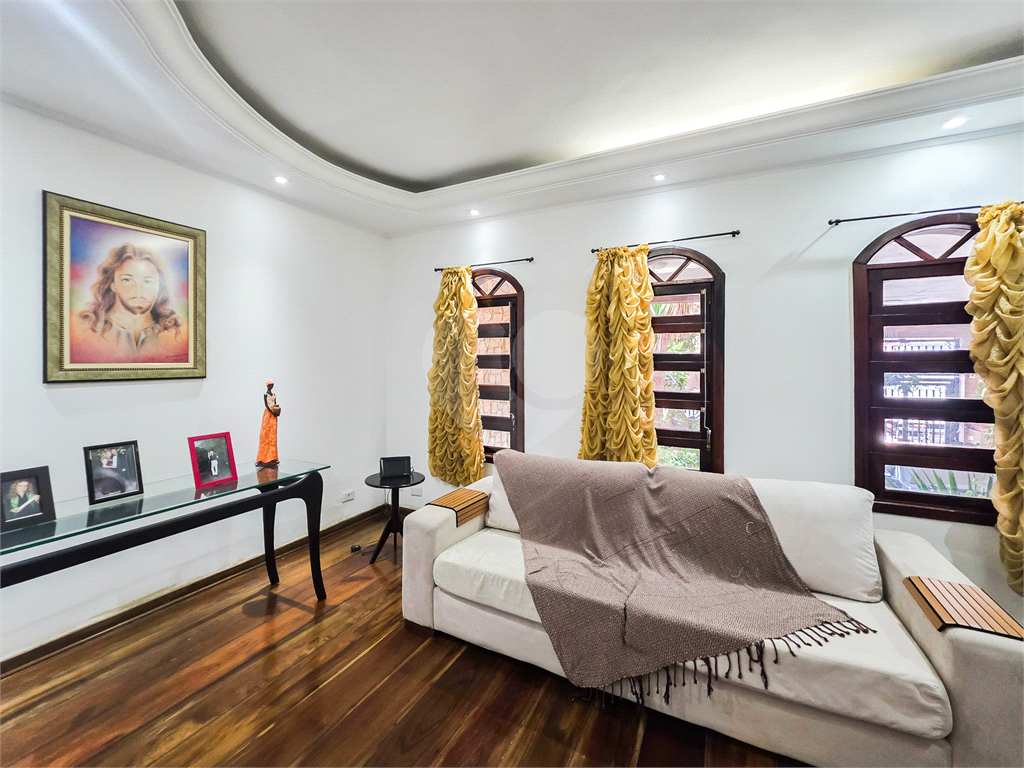 Casa - Jardim Ângela - 4 Quartos / Dormitórios - 1 Vaga - Venda / Compra - Churrasqueira