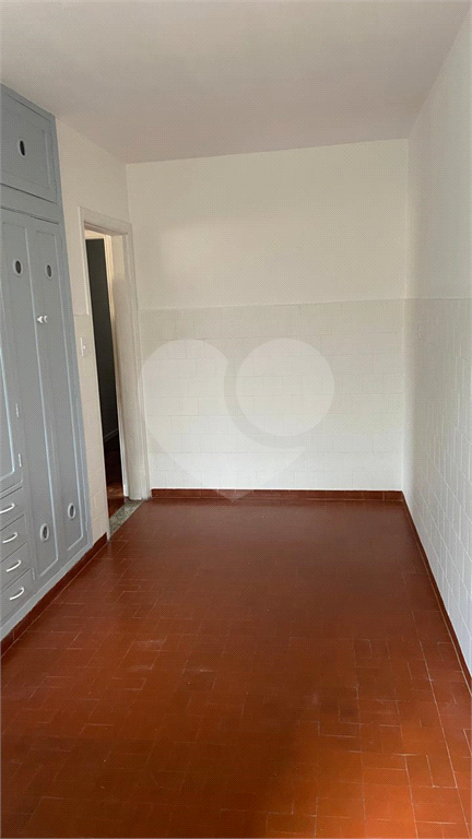 Apartamento 80m2 no Jardim São Paulo, próximo ao MIRANTE DE SANTANA, ÓTIMA LOCALIZAÇÃO, com 2 dorm.  2 banheiros, sala, cozinha com armário. Sacada. Próximo aos melhores comércios da região, padarias, farmácias, escolas, bancos, supermercados, 10 min do 