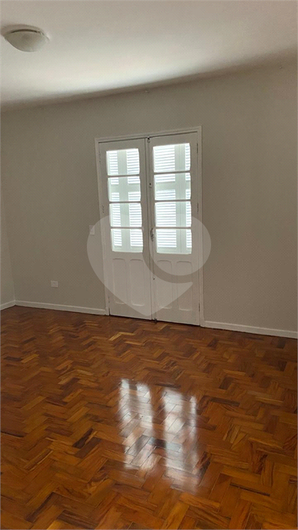 Apartamento 80m2 no Jardim São Paulo, próximo ao MIRANTE DE SANTANA, ÓTIMA LOCALIZAÇÃO, com 2 dorm.  2 banheiros, sala, cozinha com armário. Sacada. Próximo aos melhores comércios da região, padarias, farmácias, escolas, bancos, supermercados, 10 min do 