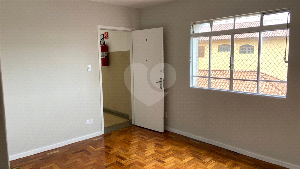 Apartamento 80m2 no Jardim São Paulo, próximo ao MIRANTE DE SANTANA, ÓTIMA LOCALIZAÇÃO, com 2 dorm.  2 banheiros, sala, cozinha com armário. Sacada. Próximo aos melhores comércios da região, padarias, farmácias, escolas, bancos, supermercados, 10 min do 