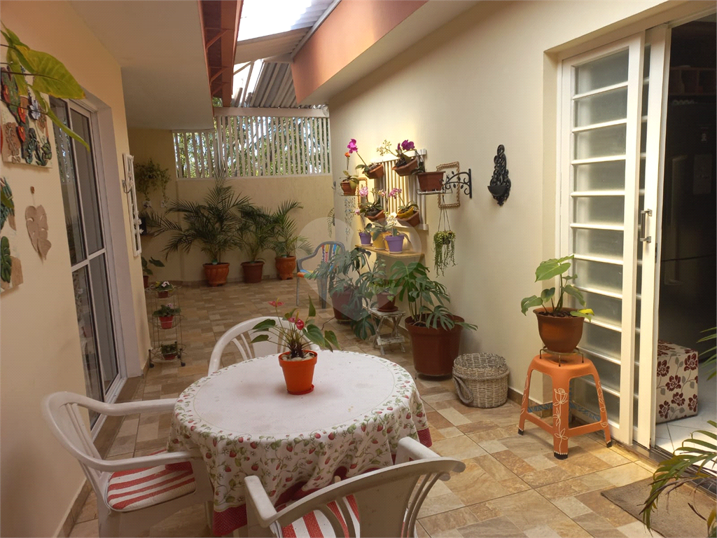 Ampla casa térrea, proxima à Serra da Cantareira!