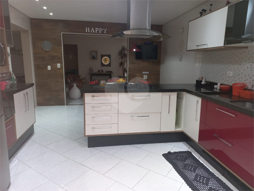 Ampla casa térrea, proxima à Serra da Cantareira!