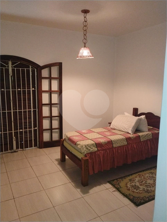 Casa em Itanhaém 3 suítes, sala de estar ampla, quintal grande e 4 vagas de garagem Itanhaém