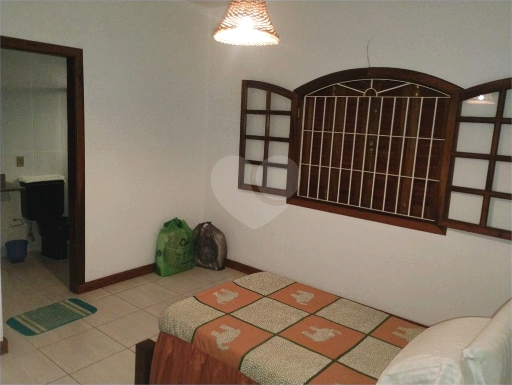 Casa em Itanhaém 3 suítes, sala de estar ampla, quintal grande e 4 vagas de garagem Itanhaém