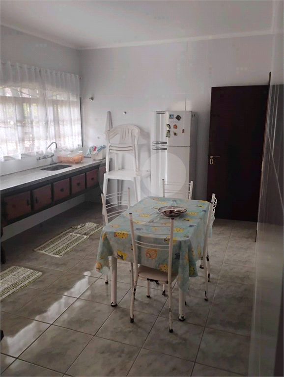 Casa em Itanhaém 3 suítes, sala de estar ampla, quintal grande e 4 vagas de garagem Itanhaém