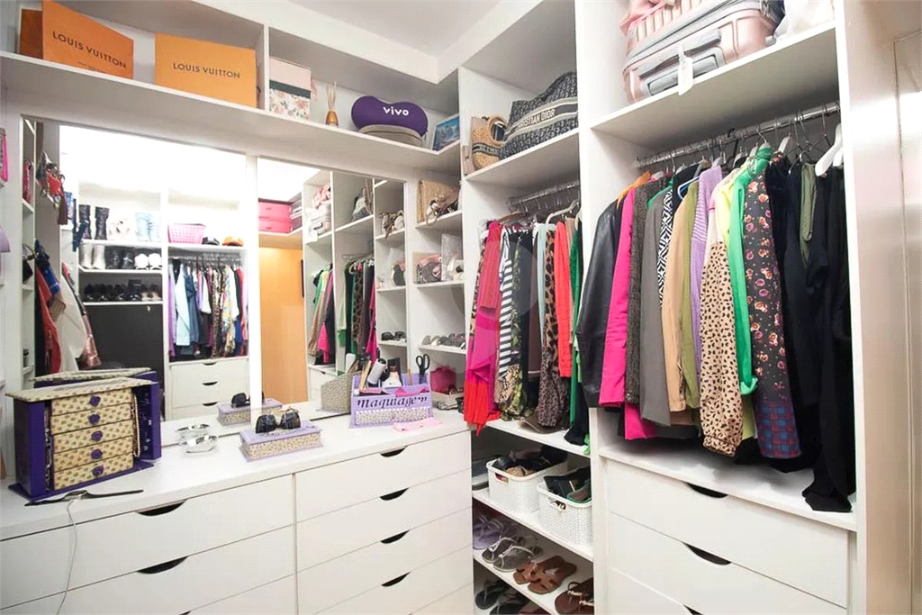 Apartamento com 2 dormitórios, sendo 1 suíte e vaga de garagem