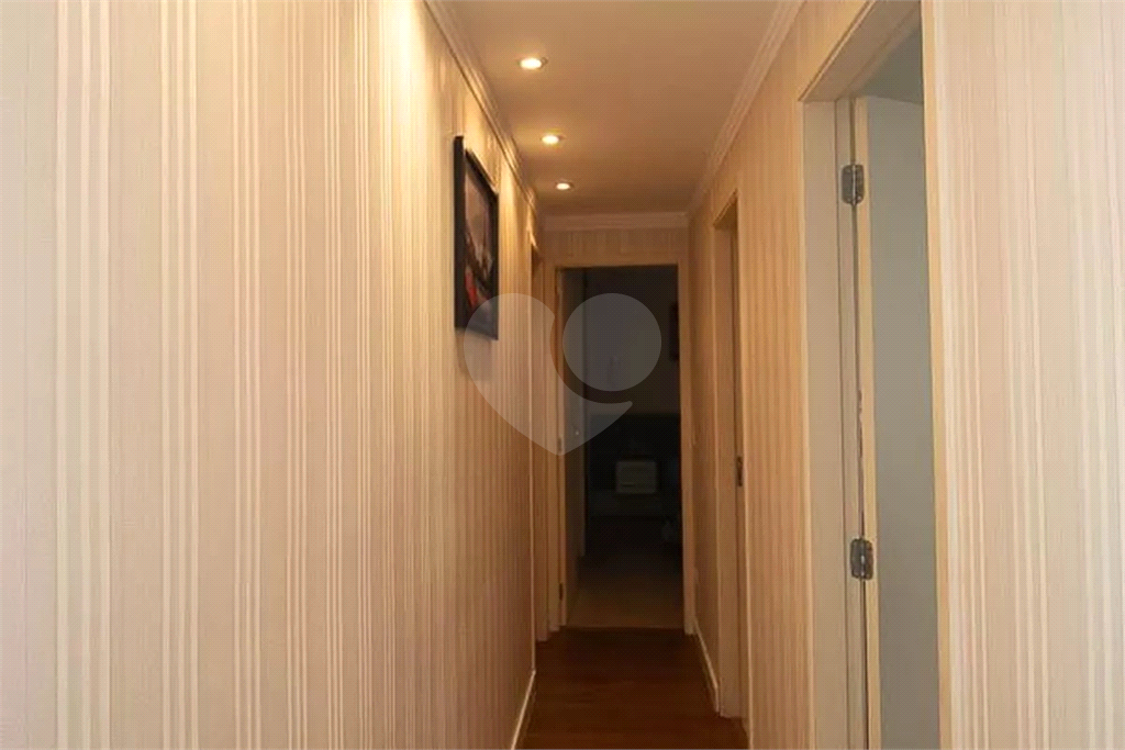 Apartamento com 2 dormitórios, sendo 1 suíte e vaga de garagem