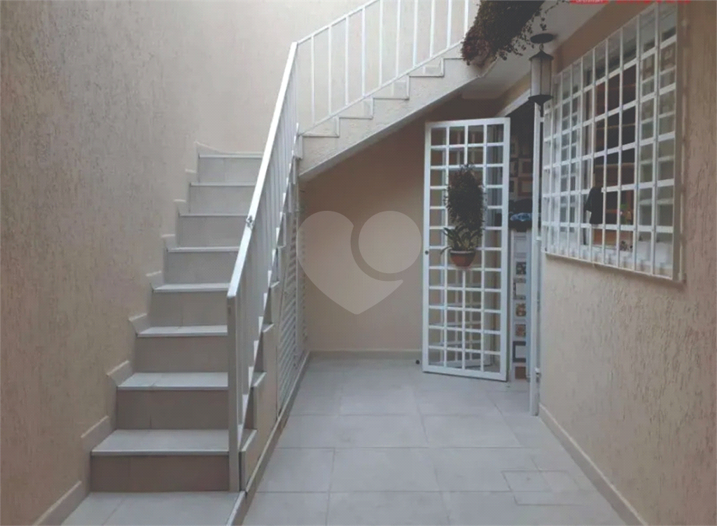 Sobrado à venda em Guarulhos com 3 dormitórios, 1 suíte com hidro e 3 vagas