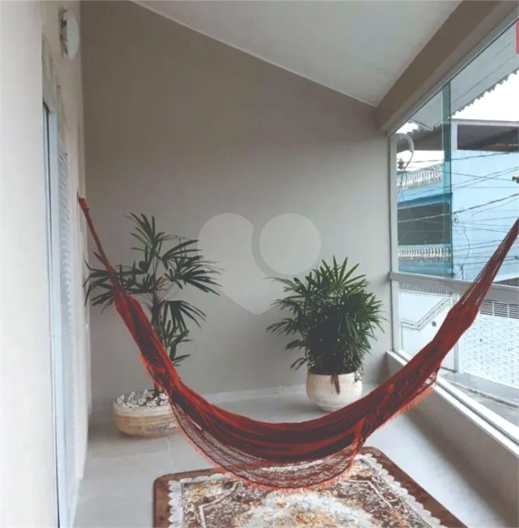 Sobrado à venda em Guarulhos com 3 dormitórios, 1 suíte com hidro e 3 vagas