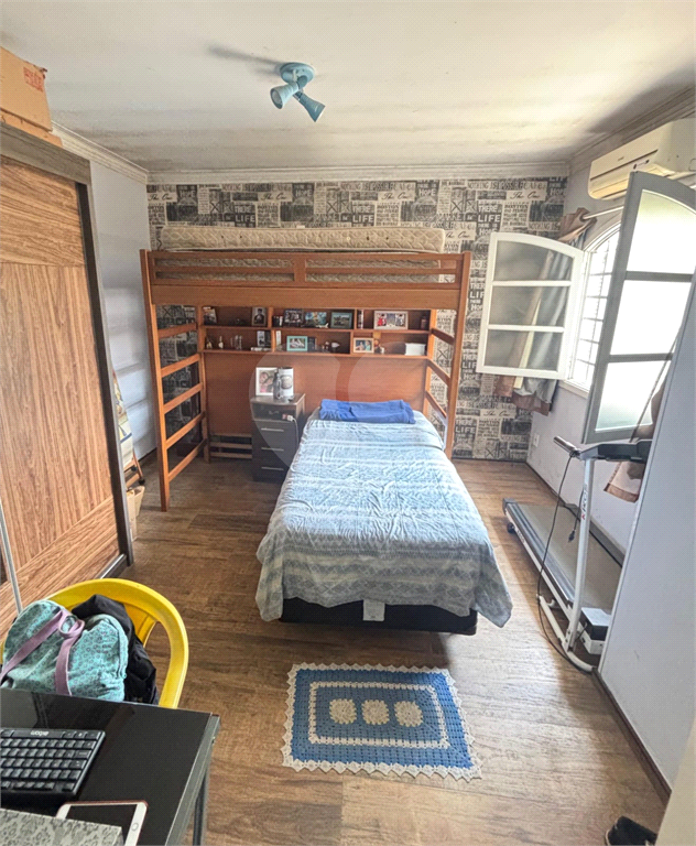 Sobrado à venda em Guarulhos com 3 dormitórios, 1 suíte com hidro e 3 vagas