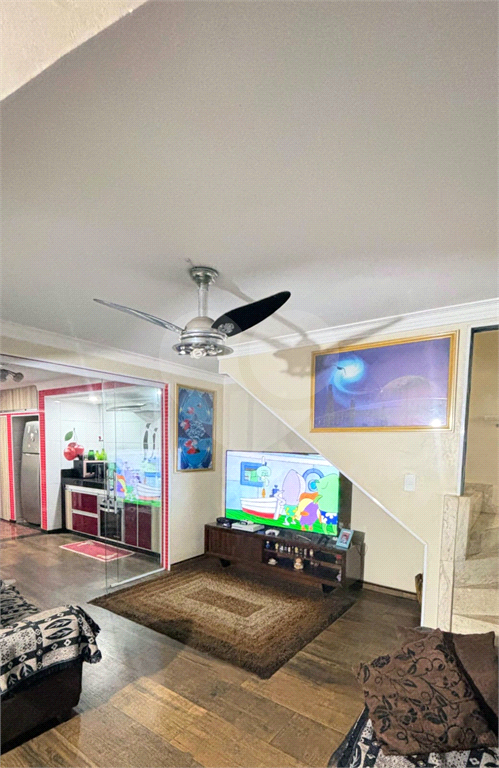 Sobrado à venda em Guarulhos com 3 dormitórios, 1 suíte com hidro e 3 vagas