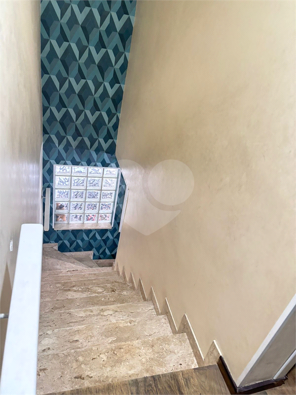 Sobrado à venda em Guarulhos com 3 dormitórios, 1 suíte com hidro e 3 vagas