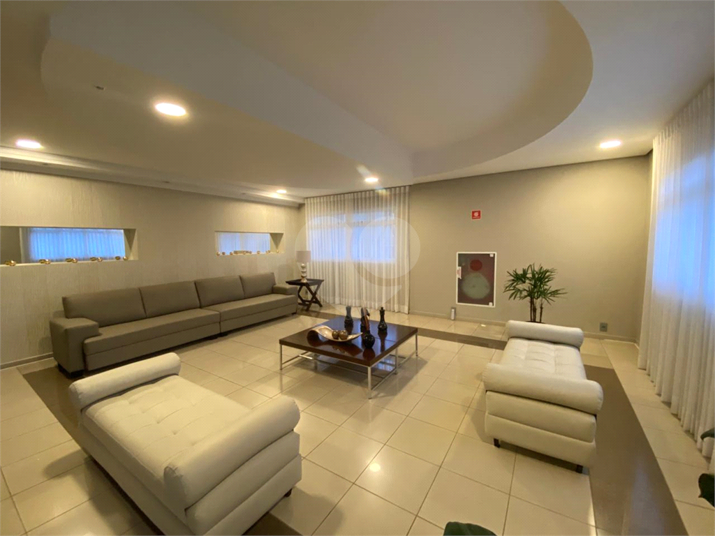 Apartamento com 2 quartos 3 vagas e sacada na Vila Pauliceia