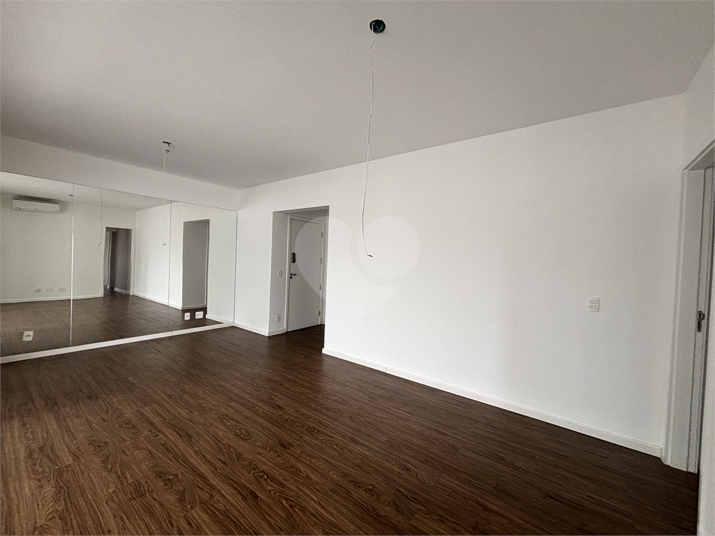 Apartamento com 4 dormitórios e 3 vagas na Barra Funda