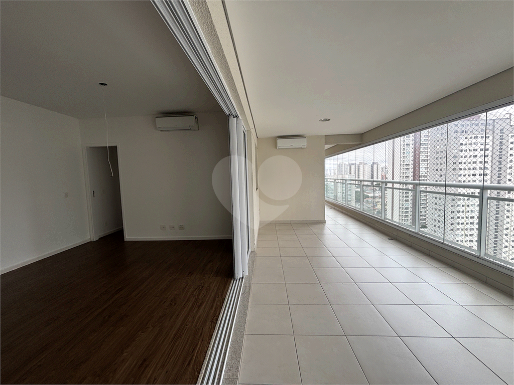 Apartamento com 4 dormitórios e 3 vagas na Barra Funda