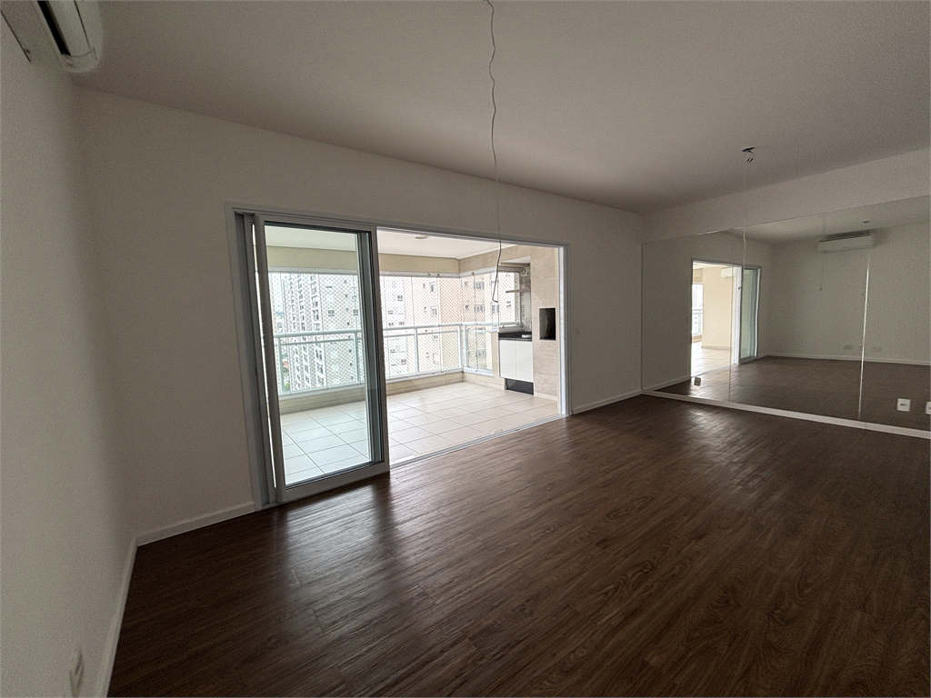 Apartamento com 4 dormitórios e 3 vagas na Barra Funda