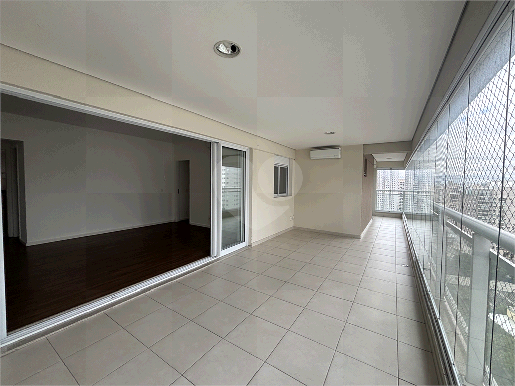 Apartamento com 4 dormitórios e 3 vagas na Barra Funda