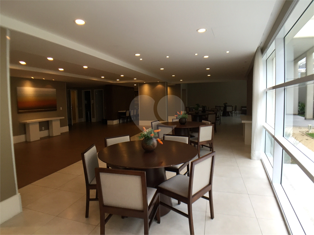 Apartamento com 4 dormitórios e 3 vagas na Barra Funda