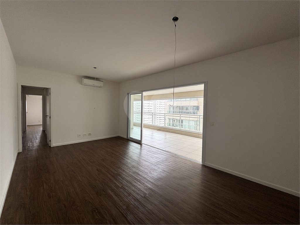 Apartamento com 4 dormitórios e 3 vagas na Barra Funda